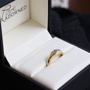 LUCY FOLK 18K YELLOW GOLD DIAMOND SIGNET RING